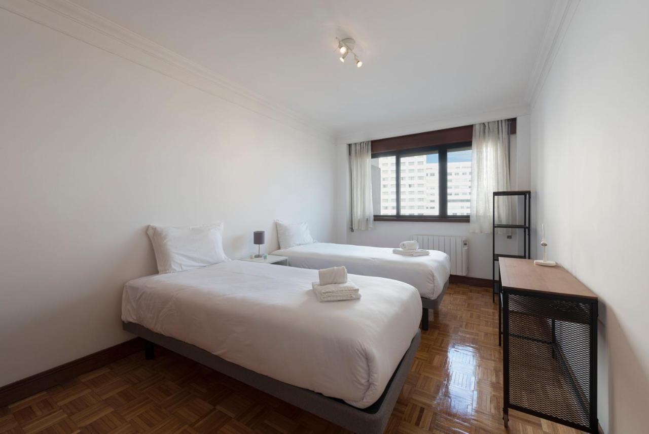 Lovelystay - Charming 3Br Flat W/ Free Parking In Devesas 빌라노바데가이아 외부 사진