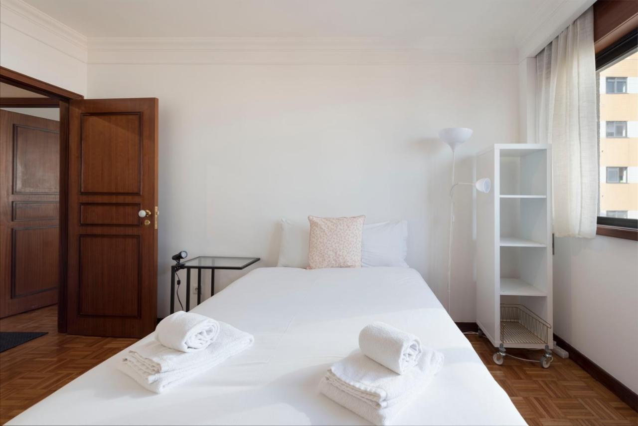 Lovelystay - Charming 3Br Flat W/ Free Parking In Devesas 빌라노바데가이아 외부 사진
