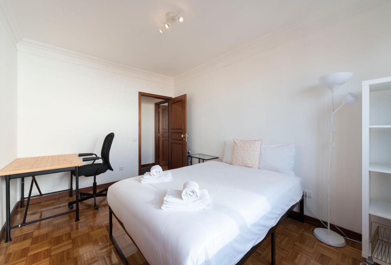 Lovelystay - Charming 3Br Flat W/ Free Parking In Devesas 빌라노바데가이아 외부 사진