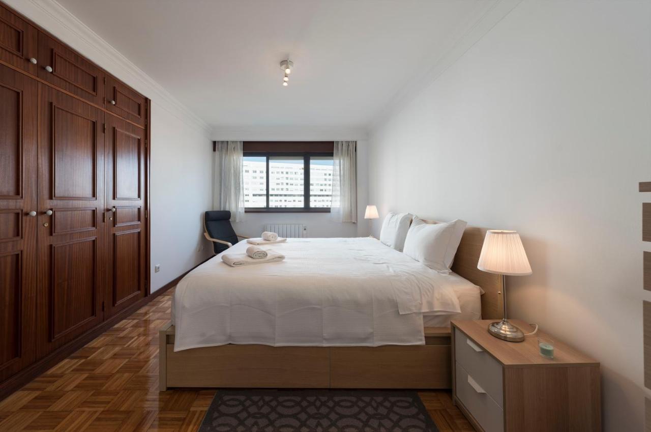 Lovelystay - Charming 3Br Flat W/ Free Parking In Devesas 빌라노바데가이아 외부 사진